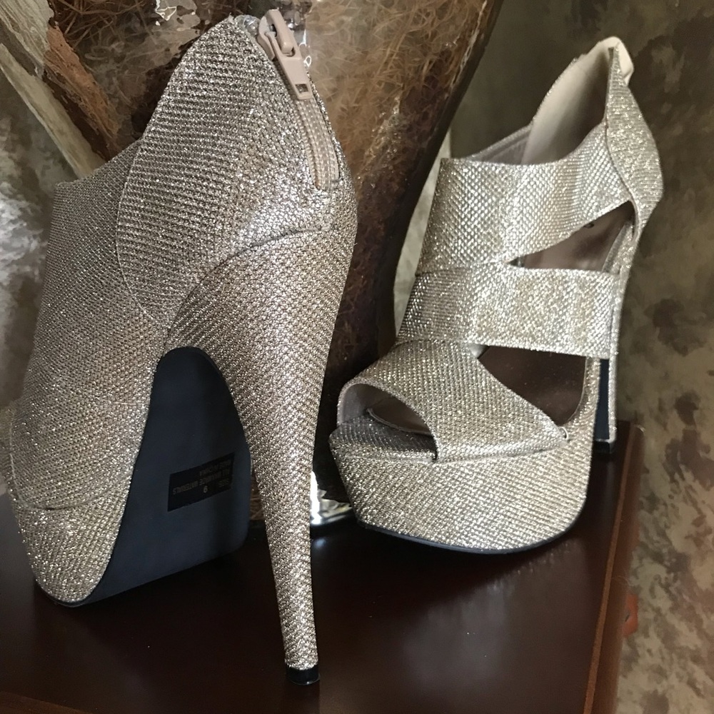 Gold 6 Inch Shoes - Picture 4 of 4
